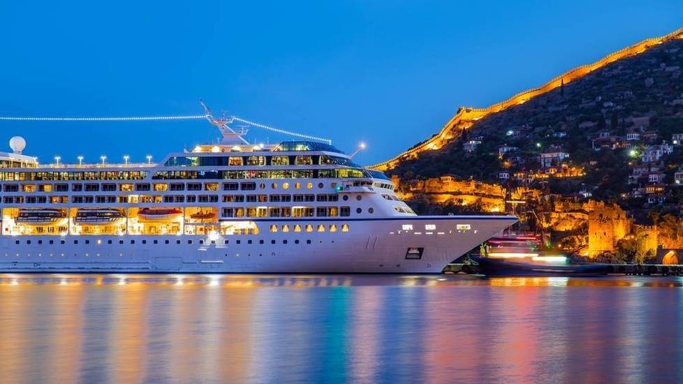 How To Become a Cruise Ship Nurse