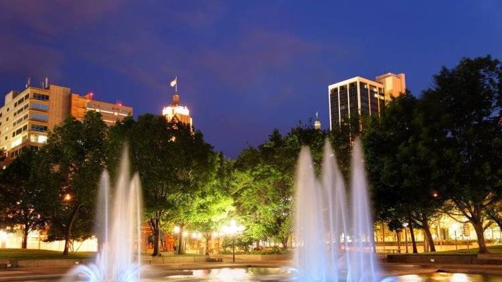 Fountain in downtown Indianapolis at night
